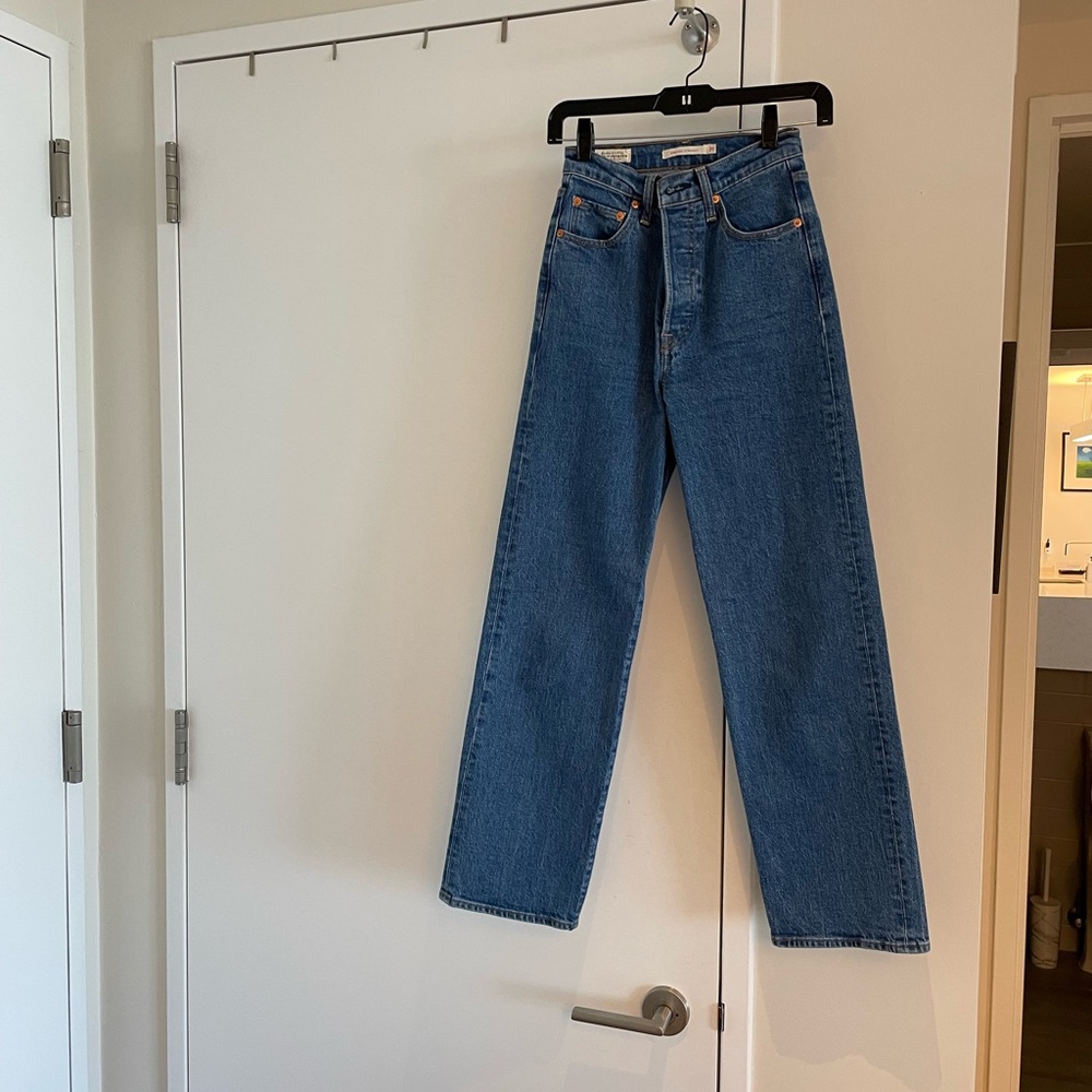 Levi’s - Ribcage Straight - Size 25